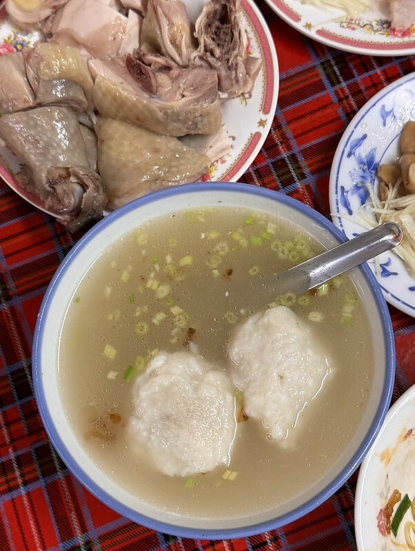 基隆惠隆市場必吃推薦,白斬雞乾麵老字號。