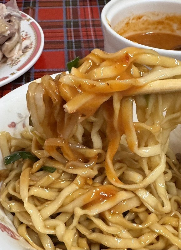 基隆惠隆市場必吃推薦,白斬雞乾麵老字號。