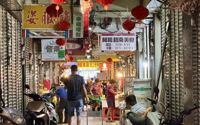 基隆惠隆市場必吃推薦,白斬雞乾麵老字號。