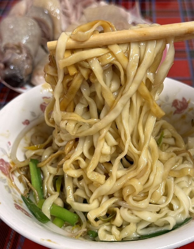 基隆惠隆市場必吃推薦,白斬雞乾麵老字號。