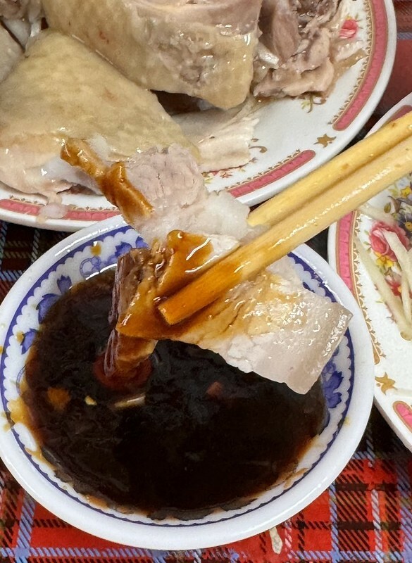 基隆惠隆市場必吃推薦,白斬雞乾麵老字號。