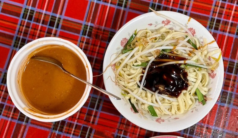 基隆惠隆市場必吃推薦,白斬雞乾麵老字號。