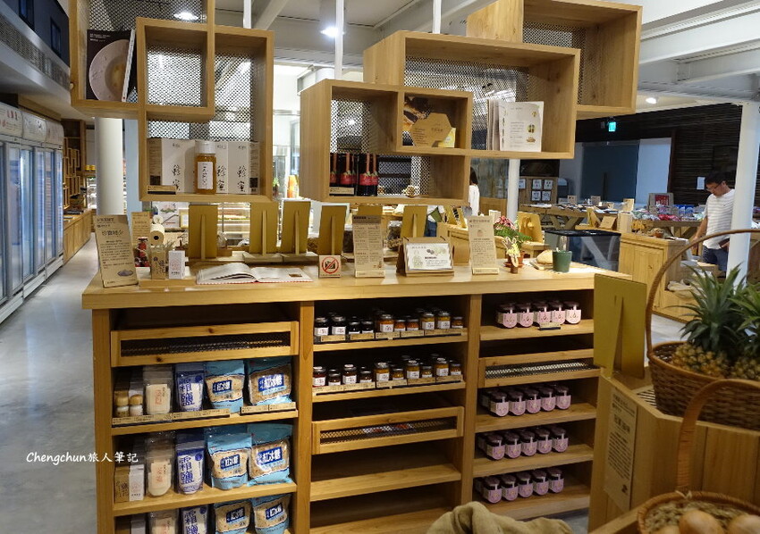 台北松山【一茶一瓦 一號糧倉店】帶骨牛小排麵，米其林必比登推