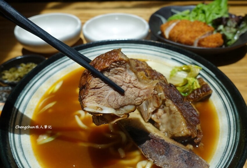 台北松山【一茶一瓦 一號糧倉店】帶骨牛小排麵，米其林必比登推