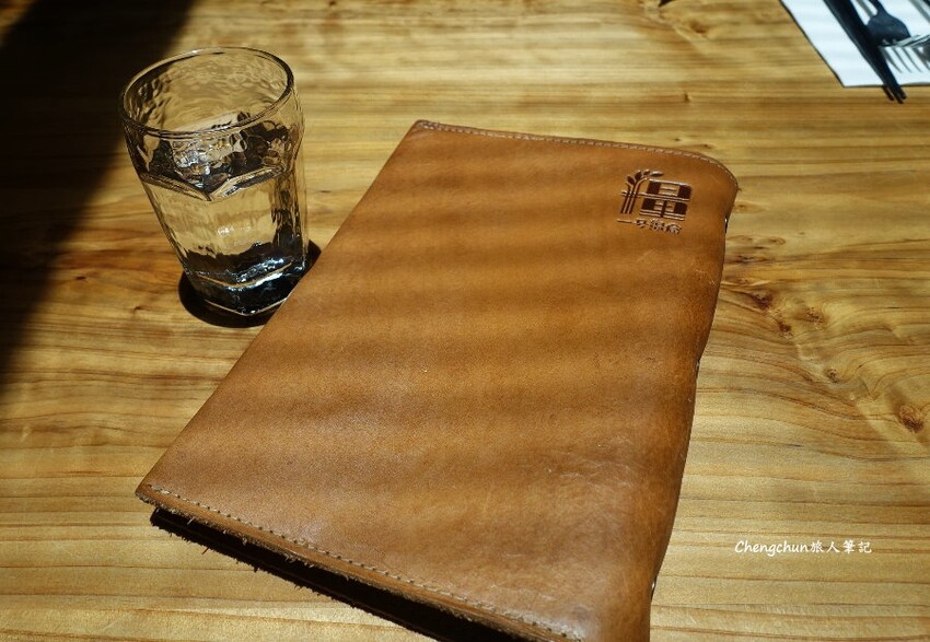 台北松山【一茶一瓦 一號糧倉店】帶骨牛小排麵，米其林必比登推