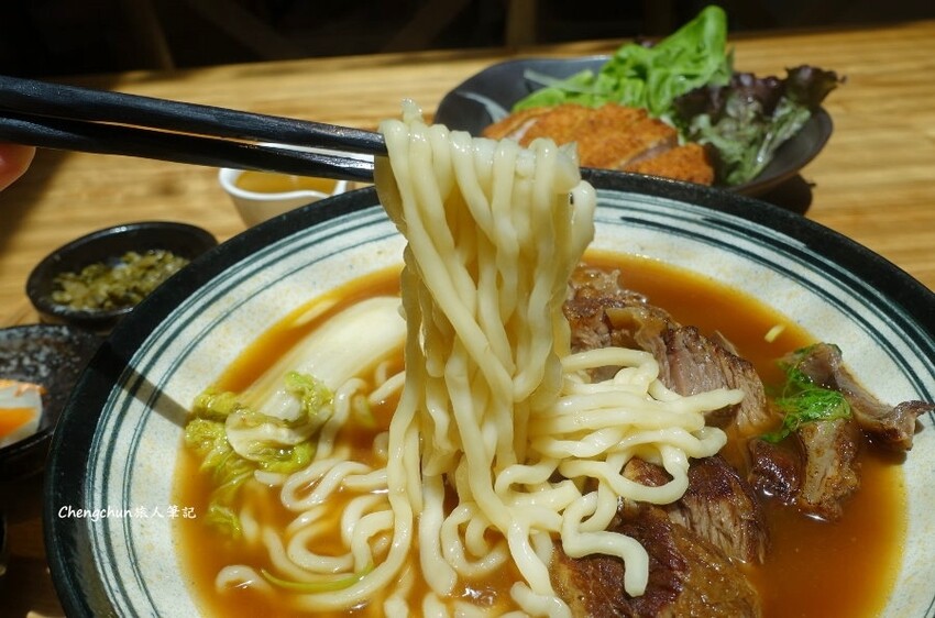台北松山【一茶一瓦 一號糧倉店】帶骨牛小排麵，米其林必比登推