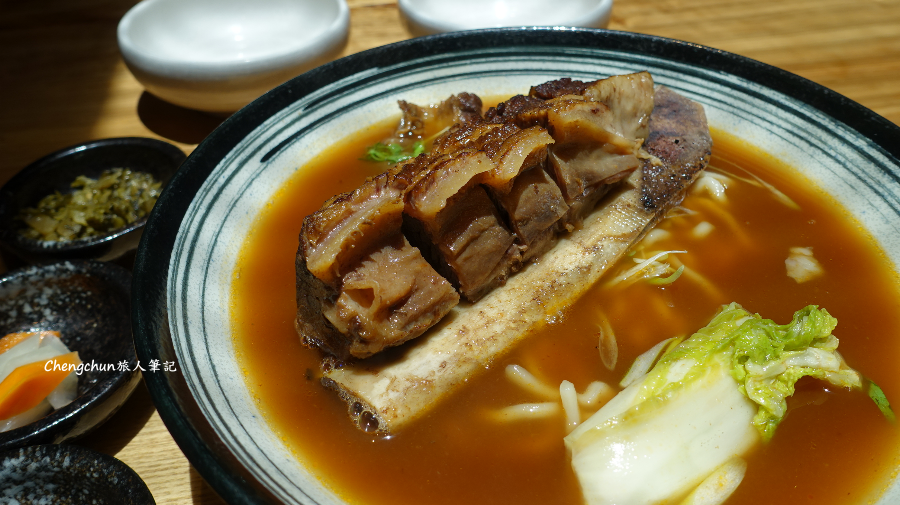 台北松山【一茶一瓦 一號糧倉店】帶骨牛小排麵，米其林必比登推