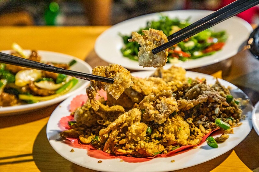 有神明加持的熱炒店!中壢福龍宮美食推薦。