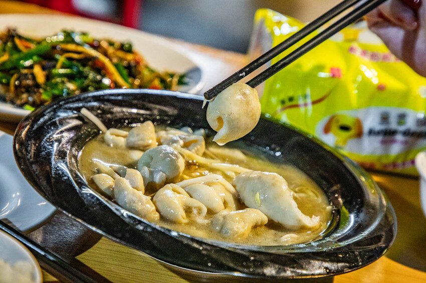 有神明加持的熱炒店!中壢福龍宮美食推薦。