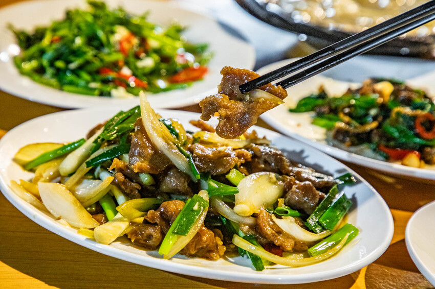 有神明加持的熱炒店!中壢福龍宮美食推薦。