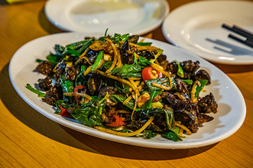 有神明加持的熱炒店!中壢福龍宮美食推薦。