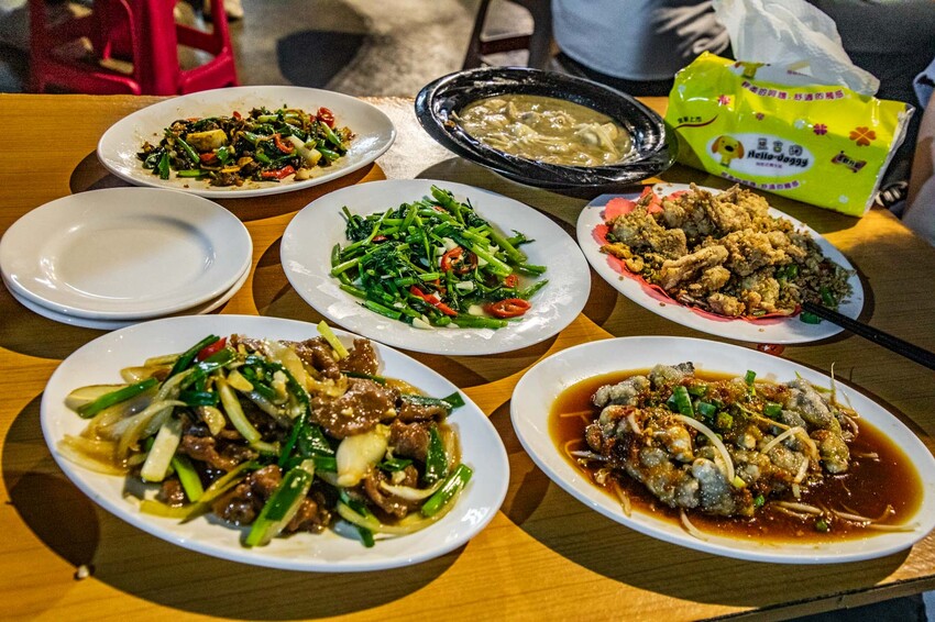 有神明加持的熱炒店!中壢福龍宮美食推薦。