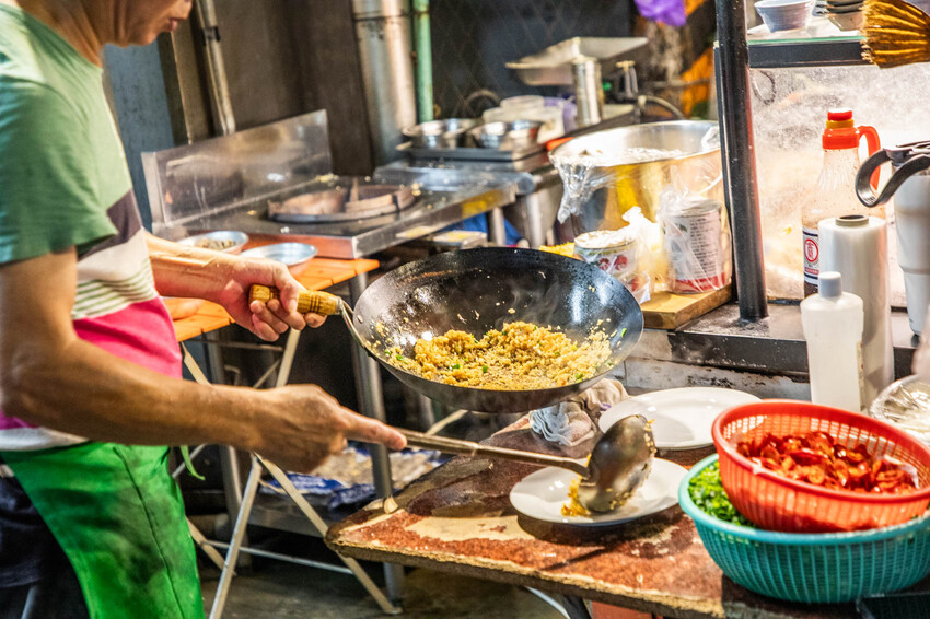 有神明加持的熱炒店!中壢福龍宮美食推薦。