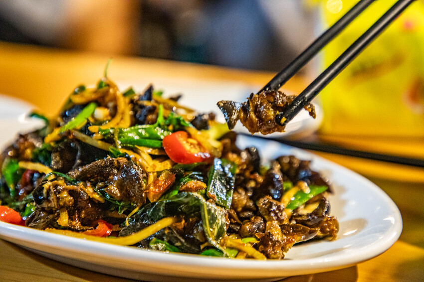 有神明加持的熱炒店!中壢福龍宮美食推薦。