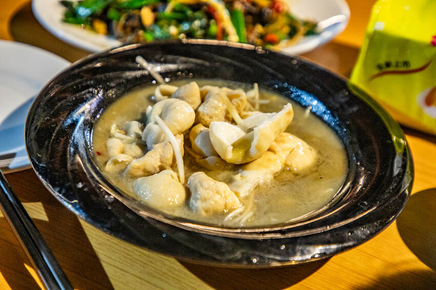 有神明加持的熱炒店!中壢福龍宮美食推薦。