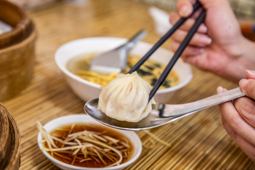 嘉義小籠湯包推薦,豆豆小籠湯包爆汁神似鼎泰豐。