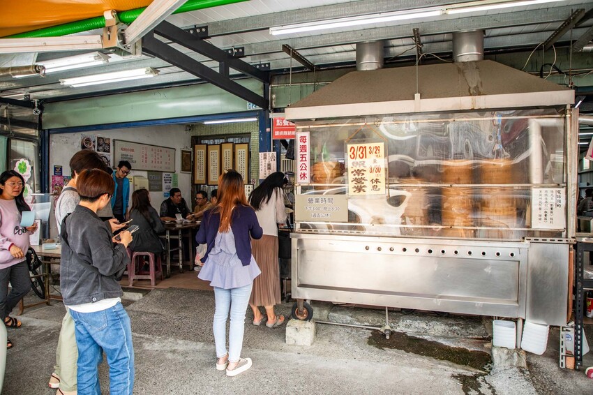 嘉義小籠湯包推薦,豆豆小籠湯包爆汁神似鼎泰豐。