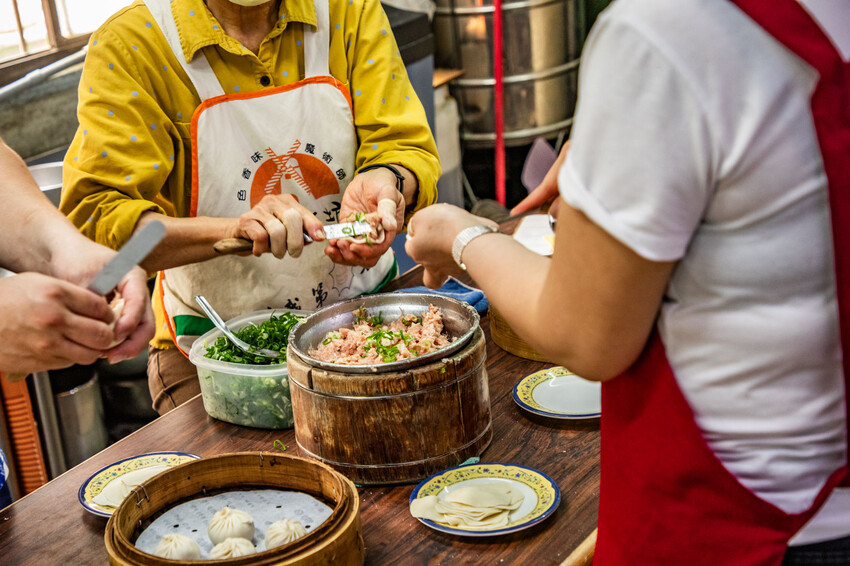 嘉義小籠湯包推薦,豆豆小籠湯包爆汁神似鼎泰豐。