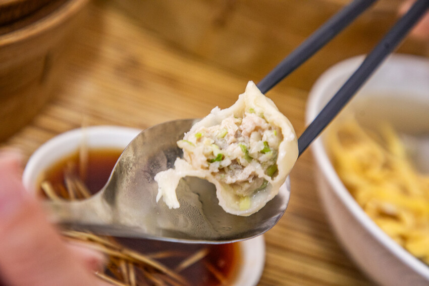 嘉義小籠湯包推薦,豆豆小籠湯包爆汁神似鼎泰豐。