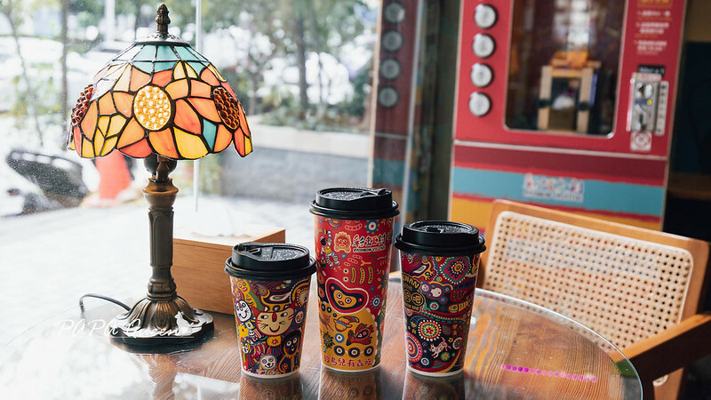 台中彩虹文創草悟道店！復古咖啡館不限時。