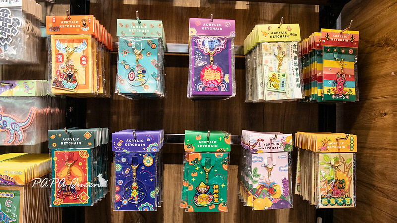 台中彩虹文創草悟道店！復古咖啡館不限時。