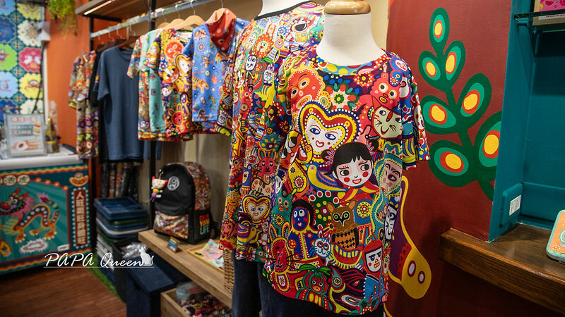 台中彩虹文創草悟道店！復古咖啡館不限時。