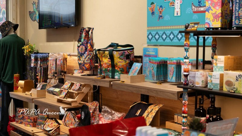 台中彩虹文創草悟道店！復古咖啡館不限時。