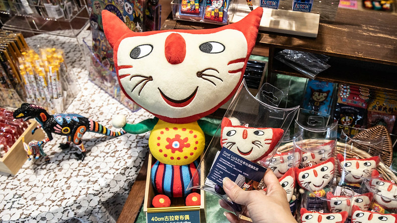 台中彩虹文創草悟道店！復古咖啡館不限時。