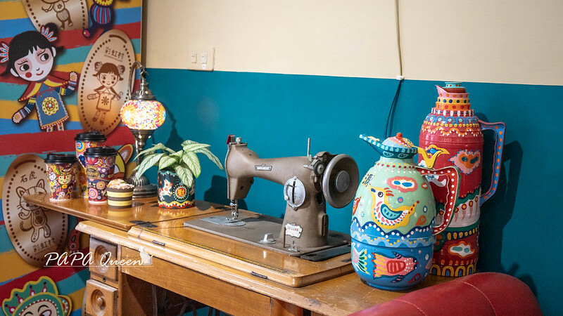 台中彩虹文創草悟道店！復古咖啡館不限時。