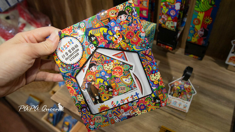 台中彩虹文創草悟道店！復古咖啡館不限時。