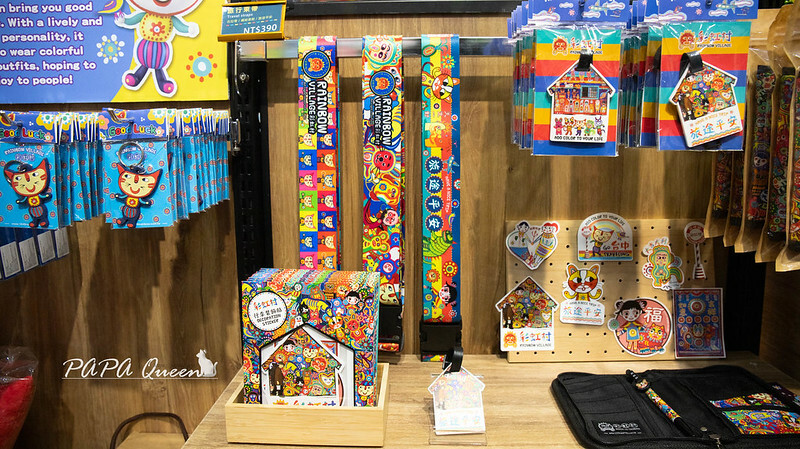 台中彩虹文創草悟道店！復古咖啡館不限時。