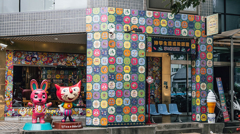 台中彩虹文創草悟道店！復古咖啡館不限時。