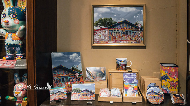 台中彩虹文創草悟道店！復古咖啡館不限時。