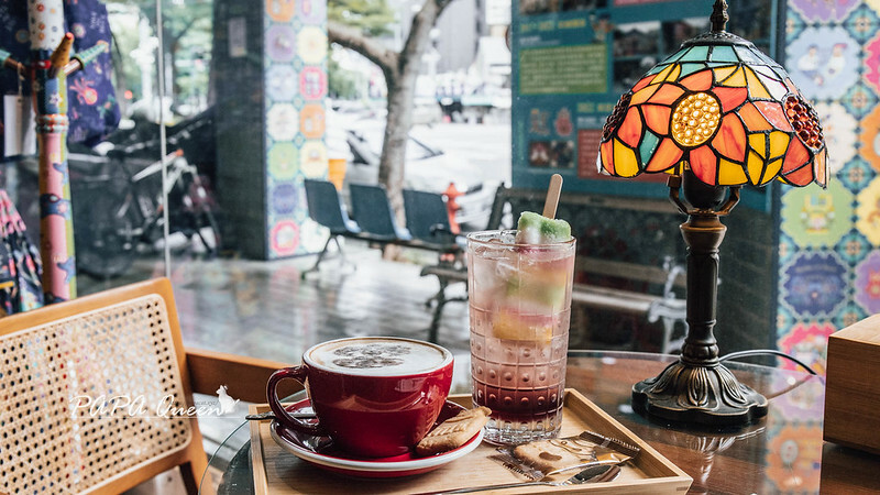 台中彩虹文創草悟道店！復古咖啡館不限時。