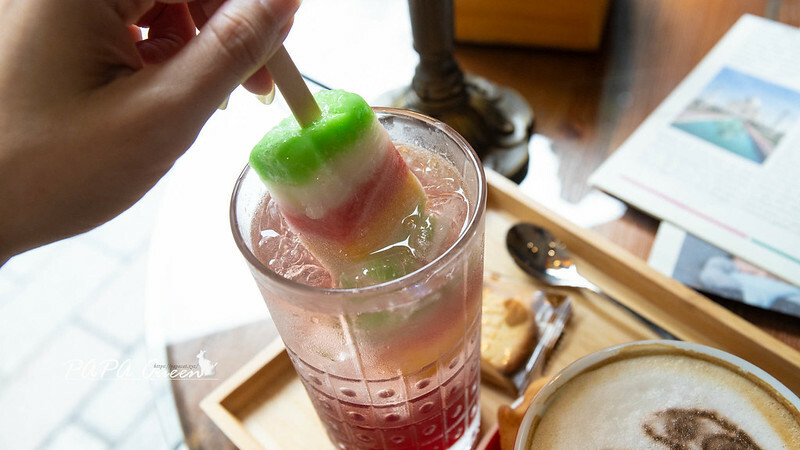 台中彩虹文創草悟道店！復古咖啡館不限時。