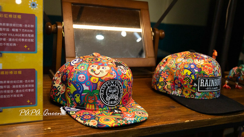 台中彩虹文創草悟道店！復古咖啡館不限時。