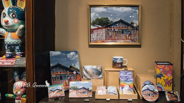 台中彩虹文創草悟道店！復古咖啡館不限時。