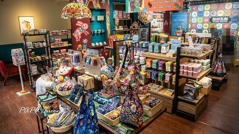 台中彩虹文創草悟道店！復古咖啡館不限時。