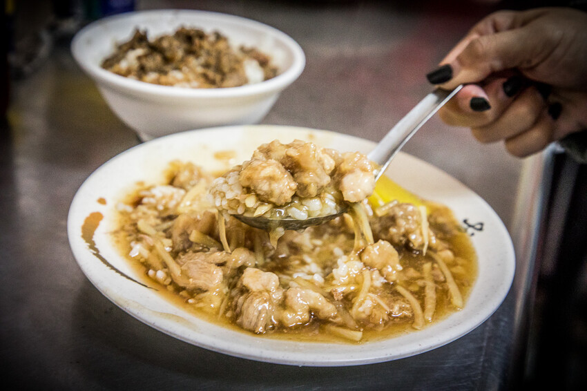 台中80年老店香菇肉焿!大碗只要銅板價。