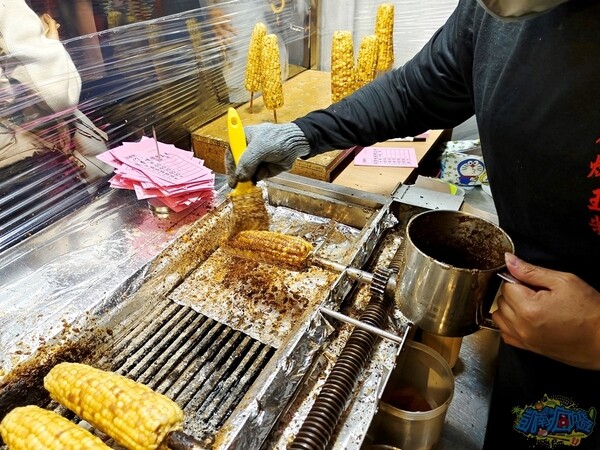 嘉義朴子市美食【家香味碳烤玉米】朴子夜市超人氣排隊烤玉米！就