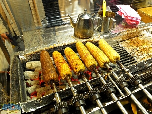 嘉義朴子市美食【家香味碳烤玉米】朴子夜市超人氣排隊烤玉米！就