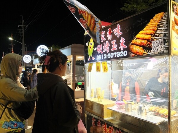 嘉義朴子市美食【家香味碳烤玉米】朴子夜市超人氣排隊烤玉米！就