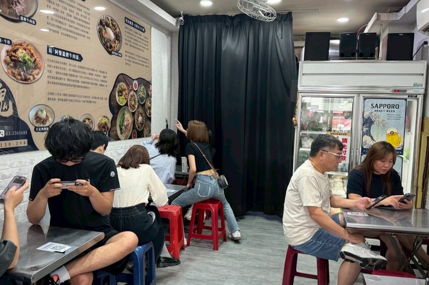 台南牛饕溫體牛肉湯桃園店｜桃園超夯排隊現宰溫體牛肉湯，香甜乳白大骨湯頭喝了太銷魂! - 肉依小姐吃什麼