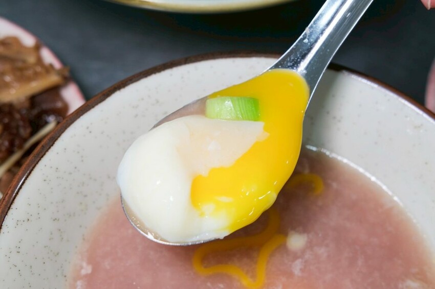 台南牛饕溫體牛肉湯桃園店｜桃園超夯排隊現宰溫體牛肉湯，香甜乳白大骨湯頭喝了太銷魂! - 肉依小姐吃什麼