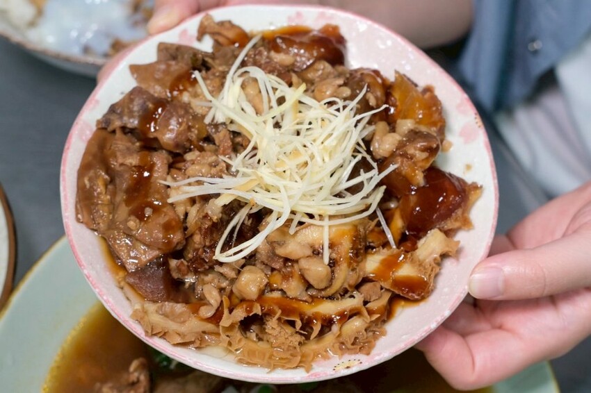 台南牛饕溫體牛肉湯桃園店｜桃園超夯排隊現宰溫體牛肉湯，香甜乳白大骨湯頭喝了太銷魂! - 肉依小姐吃什麼