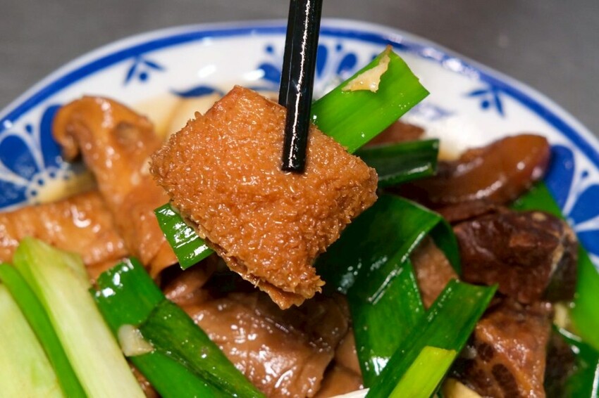 台南牛饕溫體牛肉湯桃園店｜桃園超夯排隊現宰溫體牛肉湯，香甜乳白大骨湯頭喝了太銷魂! - 肉依小姐吃什麼