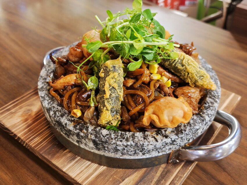 新店快報【韓濟蔘雞湯專門店】一碗補到心坎裡,補身也要補口福!