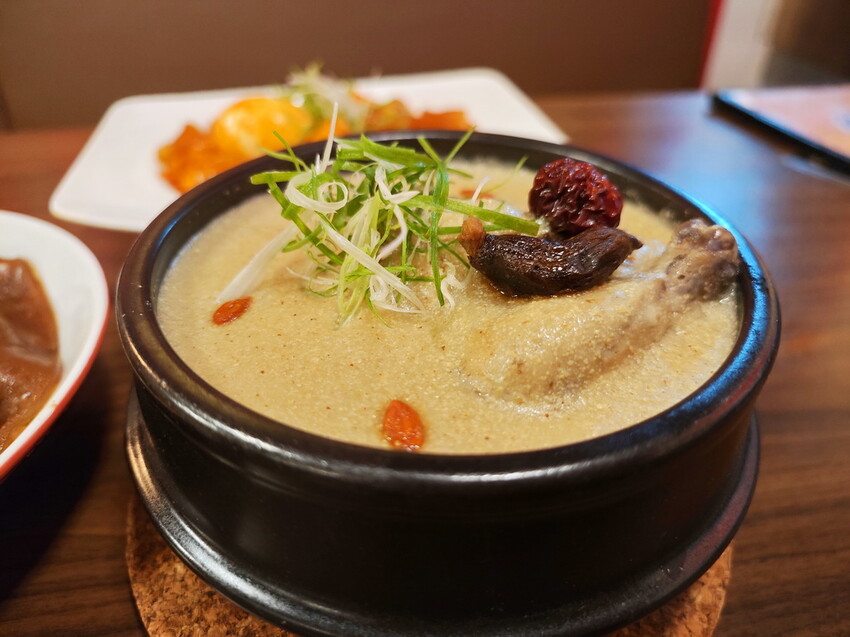 新店快報【韓濟蔘雞湯專門店】一碗補到心坎裡,補身也要補口福!