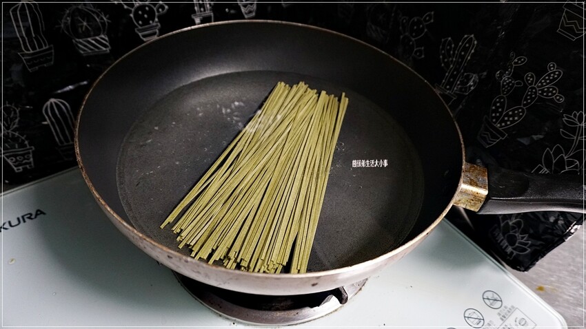 彰化香菜拌麵推薦香菜先生回購率100%，綠麵條Q彈必吃推薦。