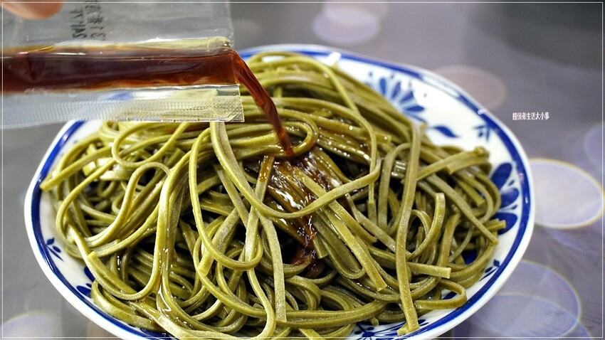 彰化香菜拌麵推薦香菜先生回購率100%，綠麵條Q彈必吃推薦。